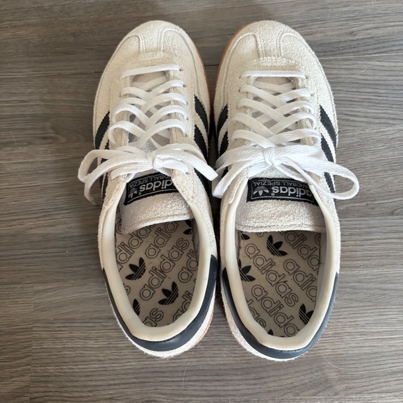 Adidas runners size 9 - Picture 3 of 3